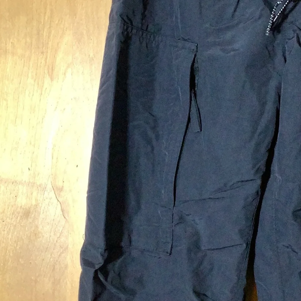 Urban Outfitters navy nylon cargo pants, size medium - Picture 4 of 8